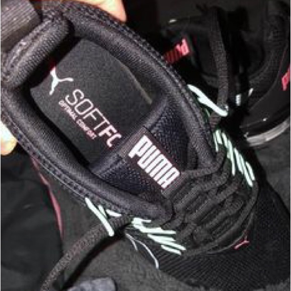 NWOT Women’s PUMA athletic shoes - Picture 2 of 4